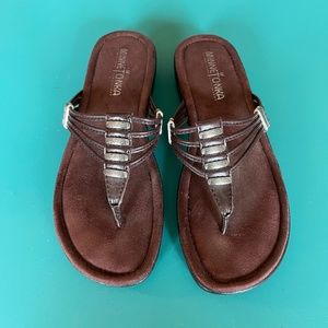 Minnetonka Leather sandals Size 6